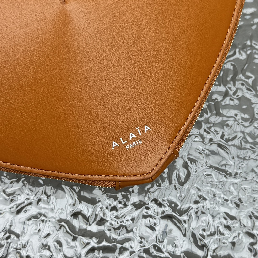 ALAÏA Le Coeur Heart Bag 18.5x20.5x5cm