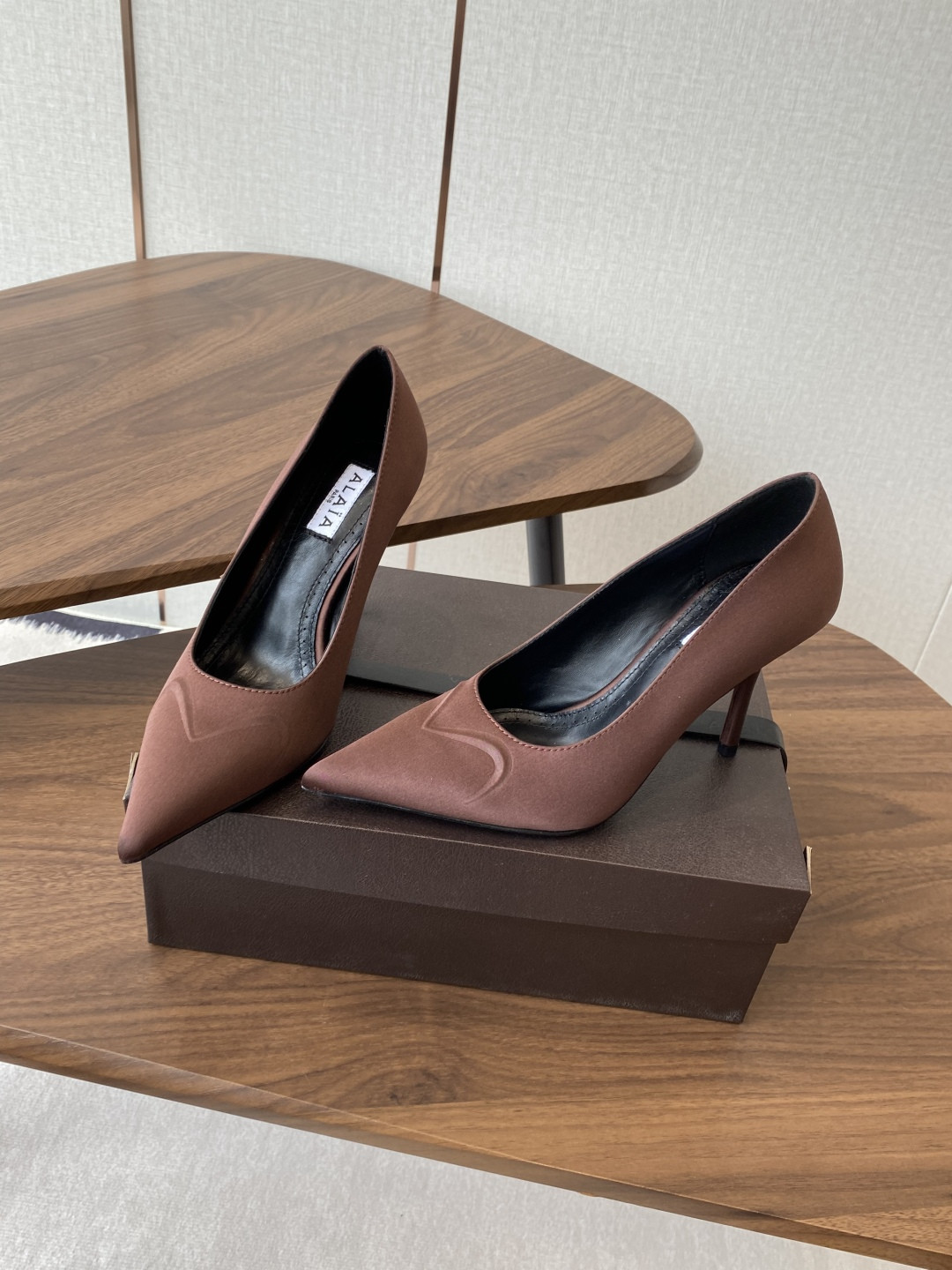 UA Alaia Pointy-Toe Pumps 9cm Heel(Customized Size 7-10 days production time)