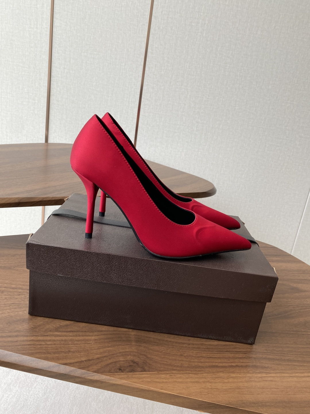 UA Alaia Pointy-Toe Pumps 9cm Heel(Customized Size 7-10 days production time)