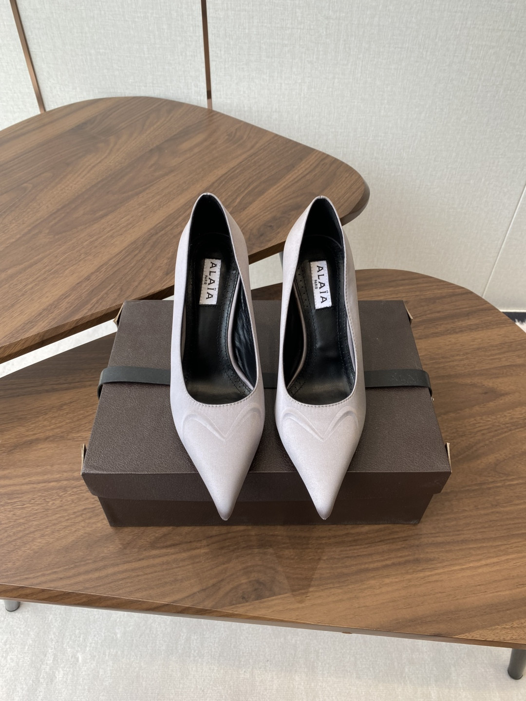 UA Alaia Pointy-Toe Pumps 9cm Heel(Customized Size 7-10 days production time)
