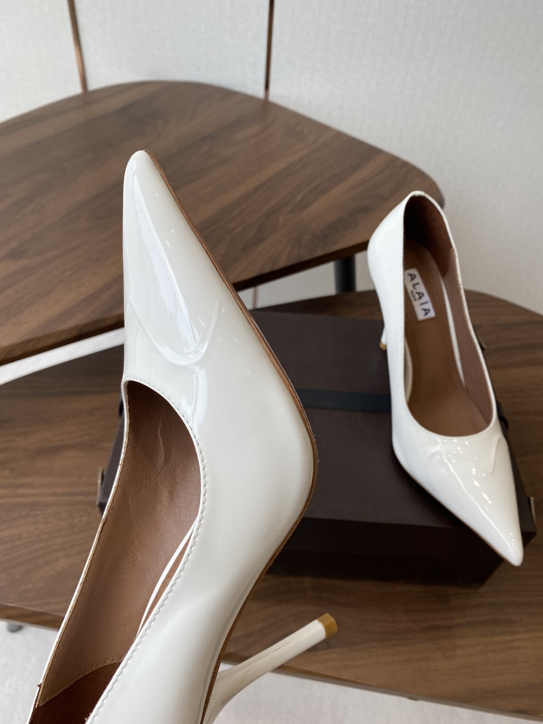 UA Alaia Pointy-Toe Pumps 9cm Heel(Customized Size 7-10 days production time)