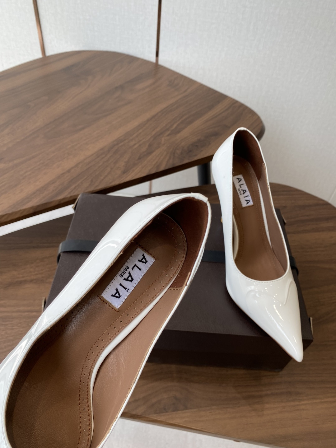 UA Alaia Pointy-Toe Pumps 9cm Heel(Customized Size 7-10 days production time)