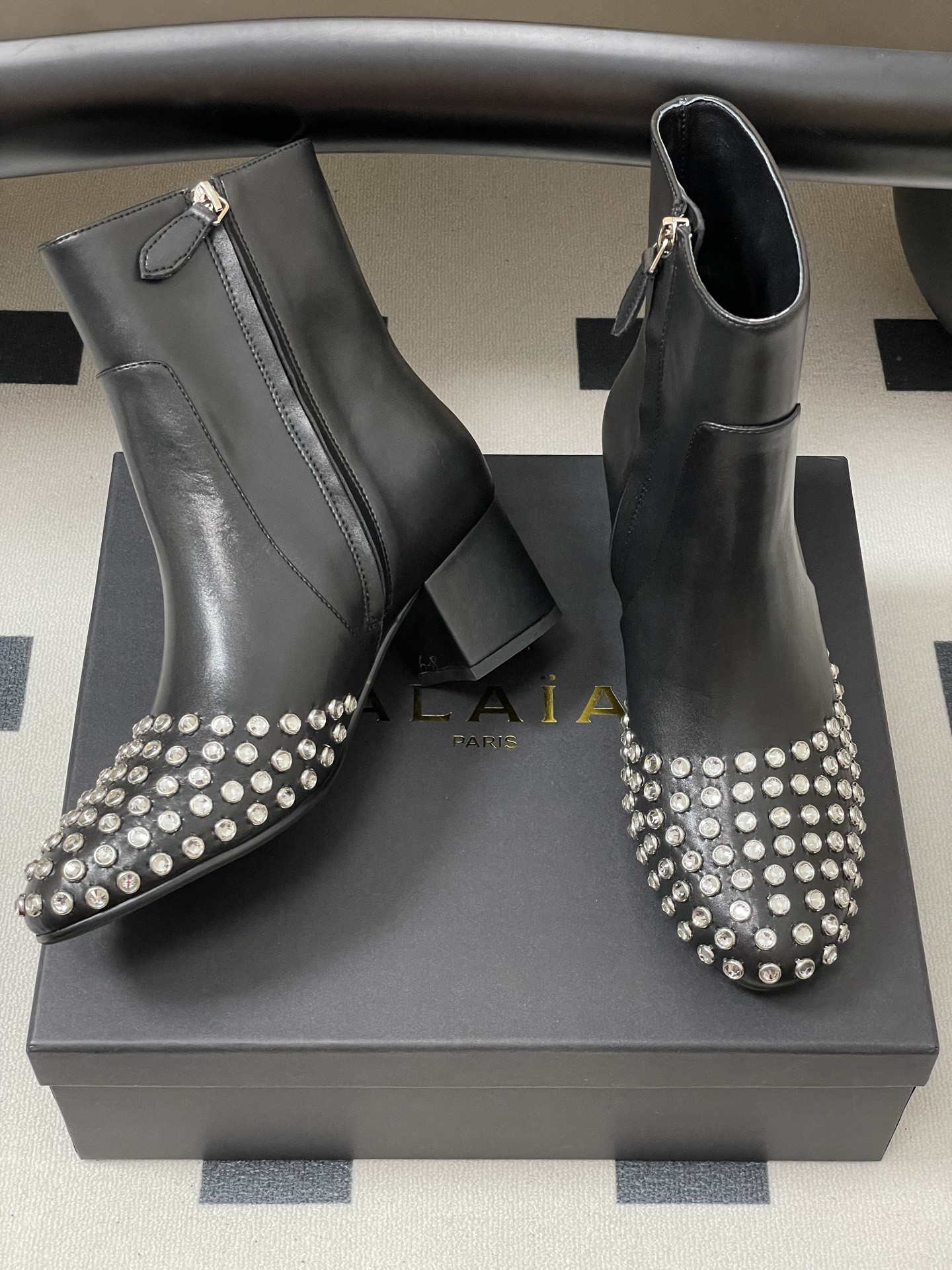 ua alaia crystal Di*m*nd boots 5.5cm heel(customized size 7-10 days production time)
