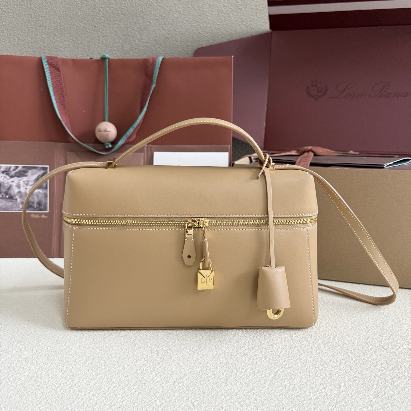 L**o p*ana extra pocket l27 calfskin 16x27x10cm
