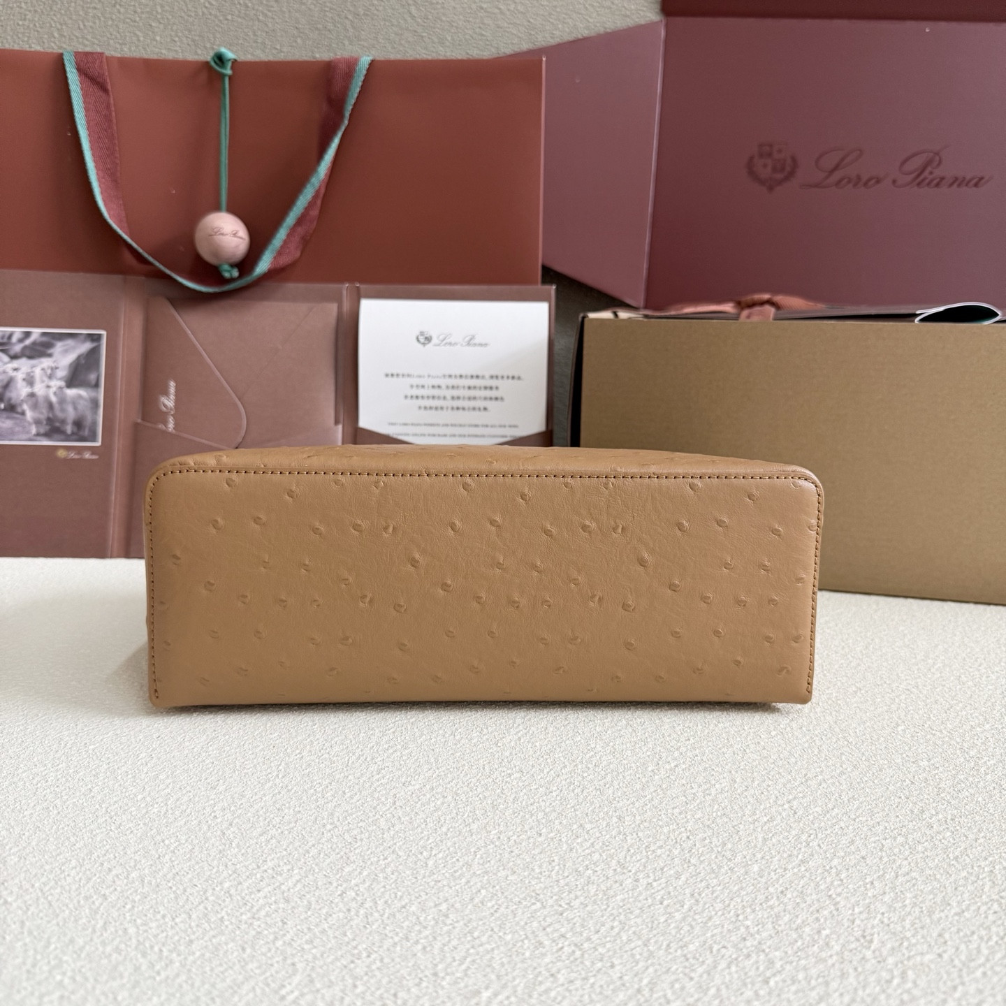 L**o p*ana extra pocket l27 ostrich-grained leather 16x27x10cm