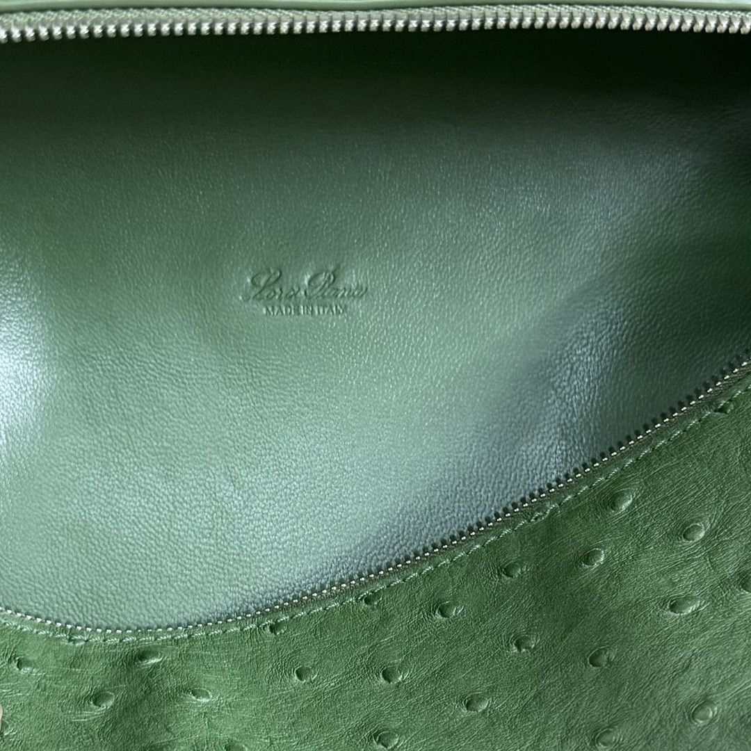 L**o p*ana extra pocket l27 ostrich-grained leather 16x27x10cm