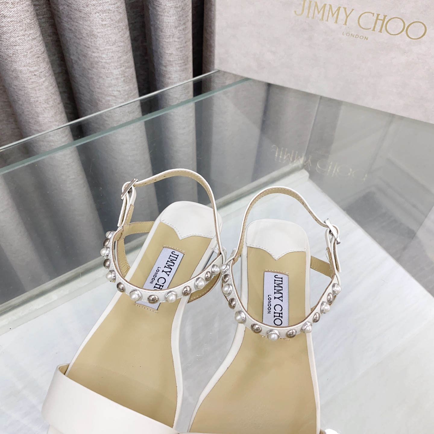 ua Ji*y Ch* sandals