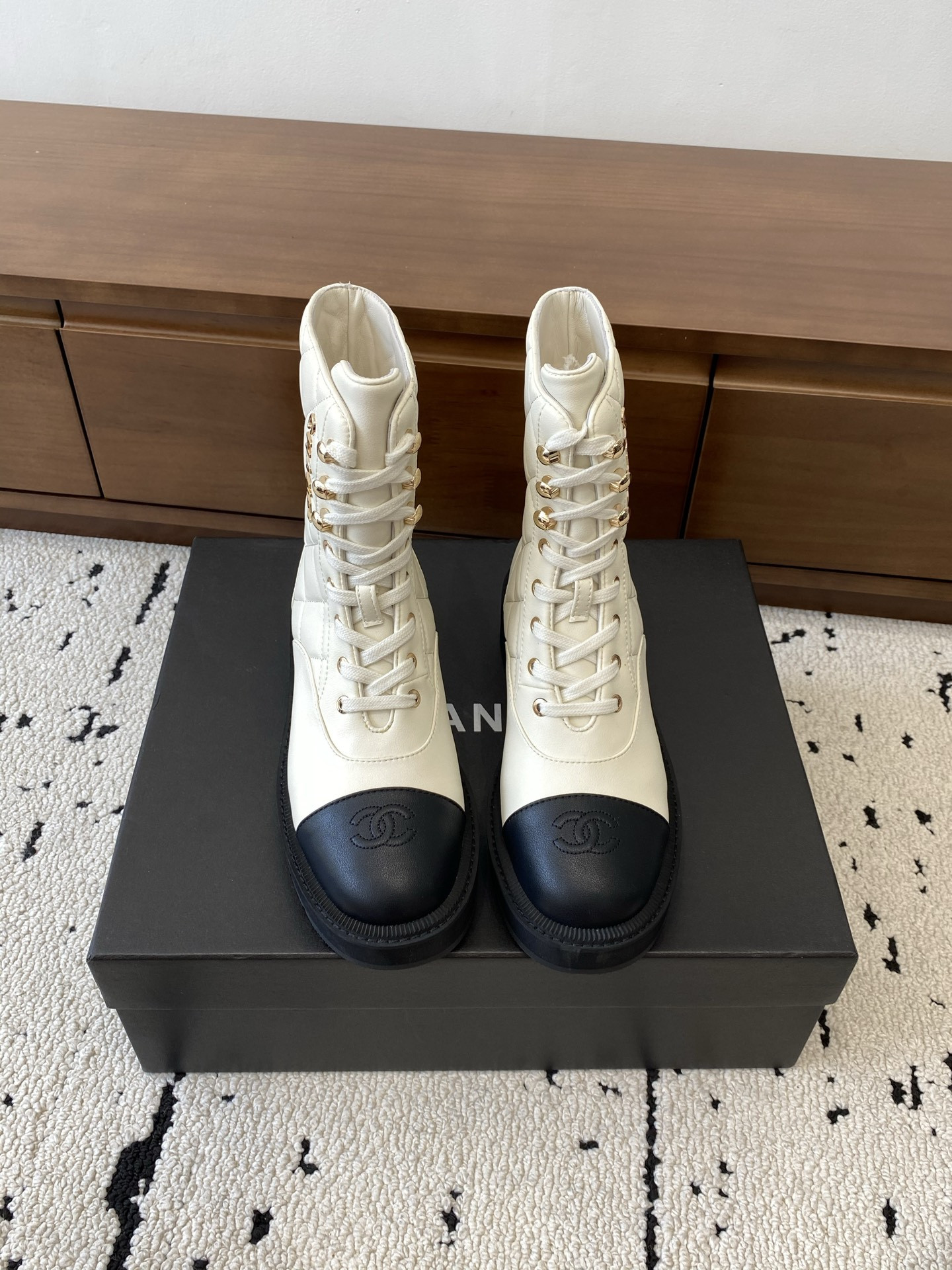 ua Ch*el boots