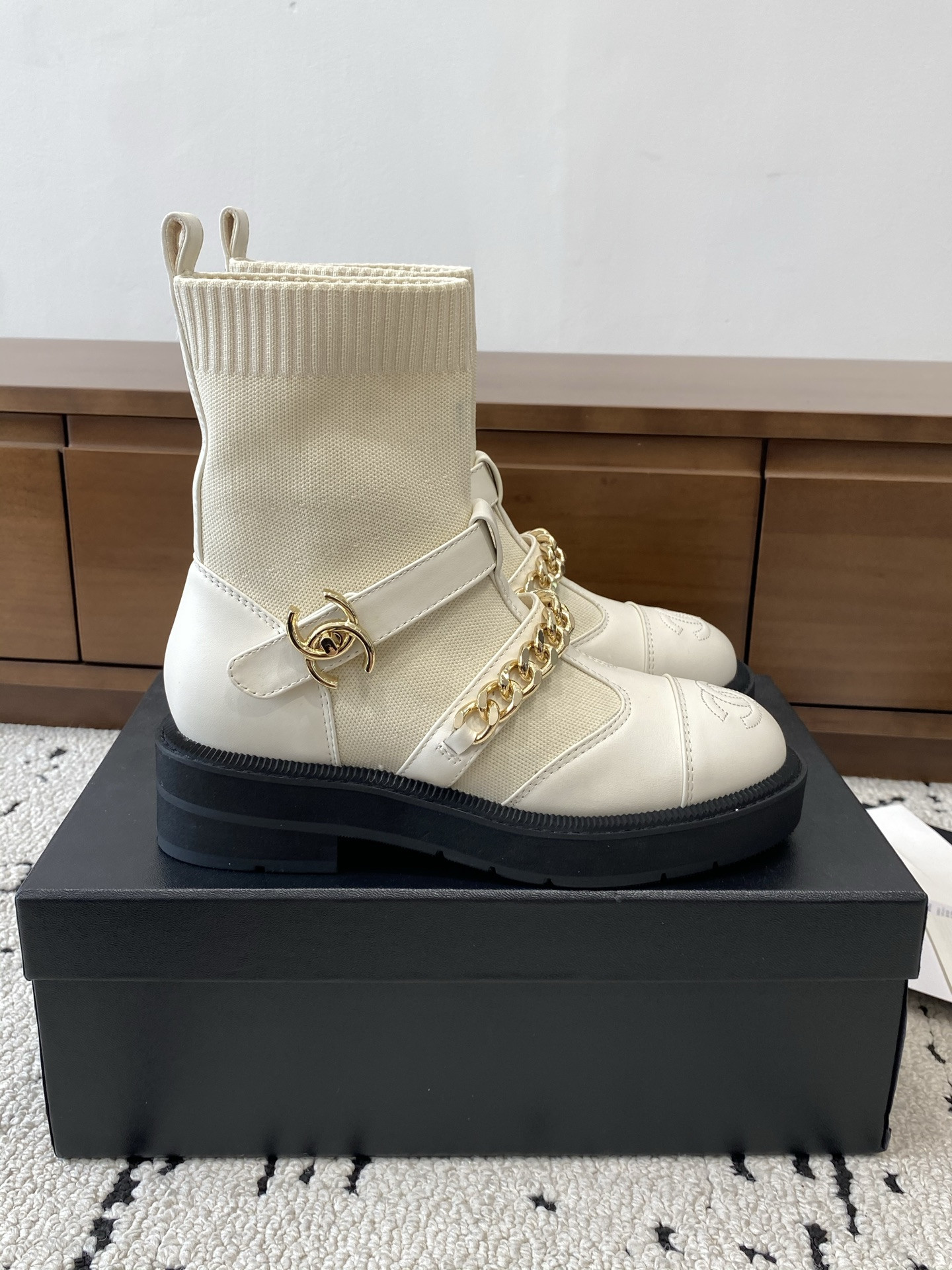 ua Ch*el boots