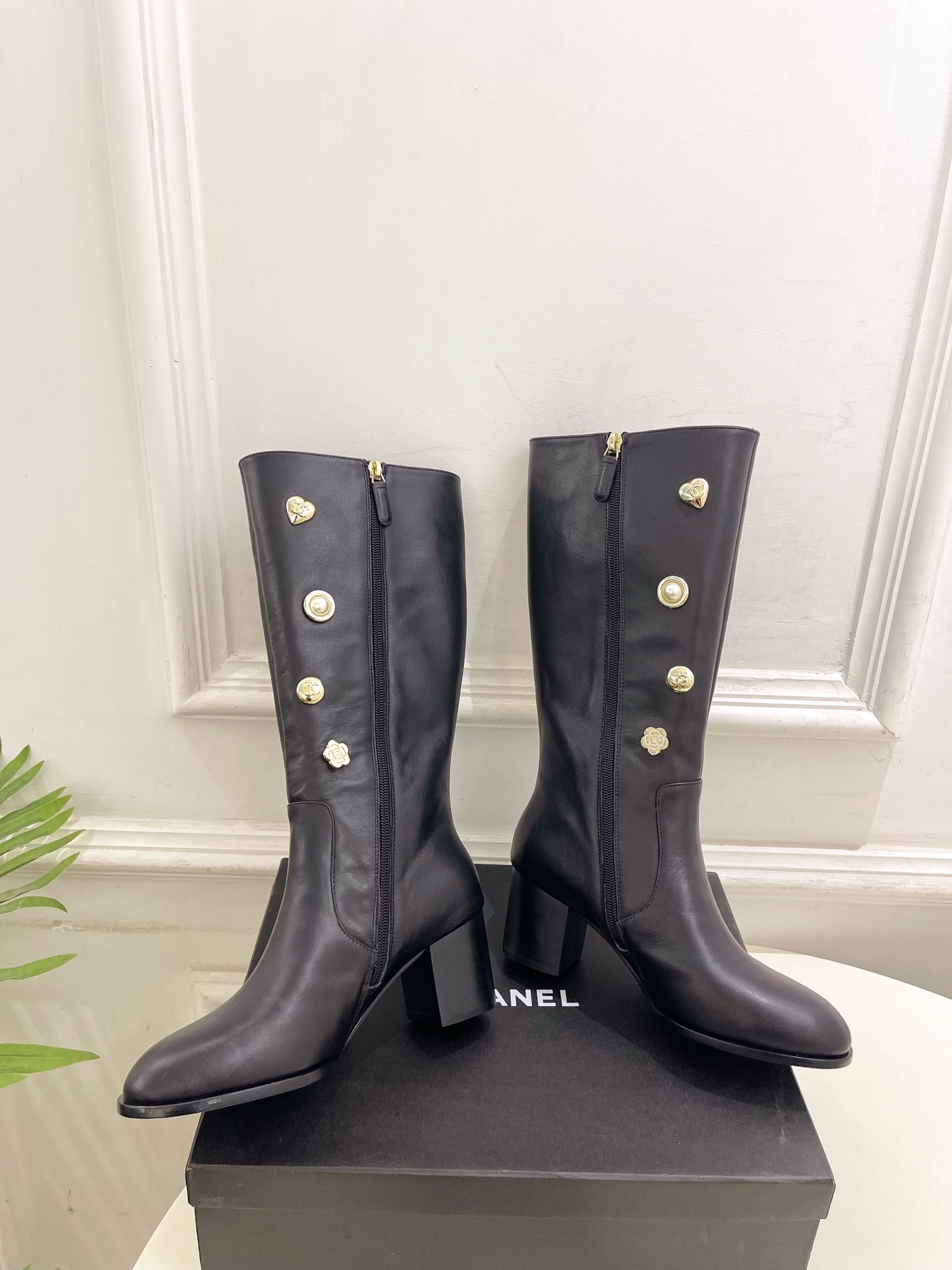ua Ch*el boots 6cm heel